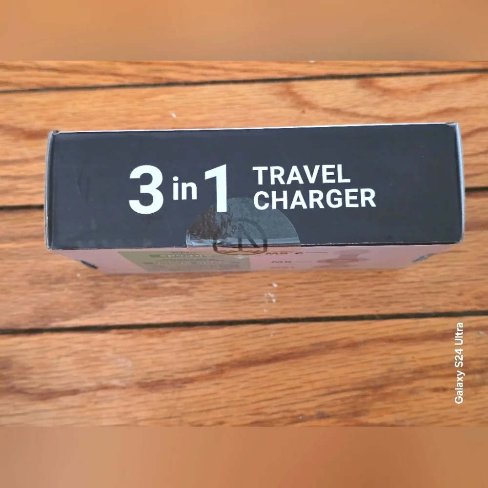 MO4TRAVEL 3 In 1 White Charger